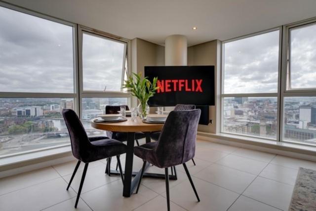 Tallest Building In The City Centre Sleeps 5 Incredible City Mountain And Lagan Views Белфаст Экстерьер фото